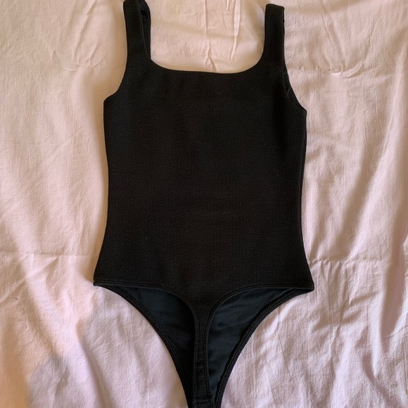 ARITZIA Babaton ribbed bodysuit - Picture 3 of 3